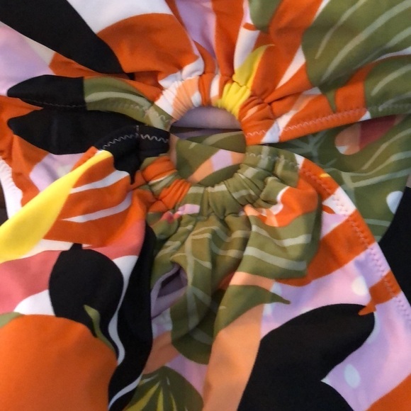 Bar III MULTI Printed Ring One-Piece Swimsuit, US Small - Picture 4 of 4